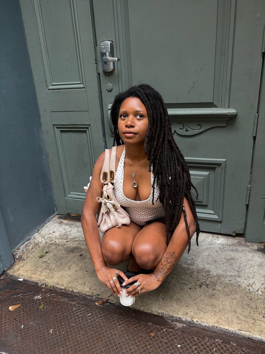 sofaereal's tweet photo. hola nola https://t.co/WujAdwZsgA
