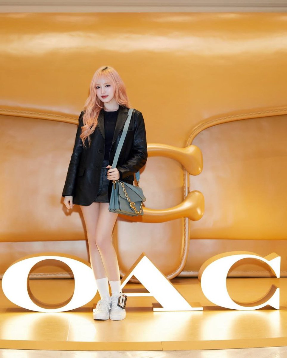 kimjizwon's tweet photo. Like a fragment of the sky meeting the quiet beauty of midnight, I arrived at the Coach event wrapped in shades of gold, light blue and black. The delicate harmony of colors felt like a gentle poem woven into fabric—soft as a morning breeze, yet graceful as the evening stars. https://t.co/zziNI0oA6s