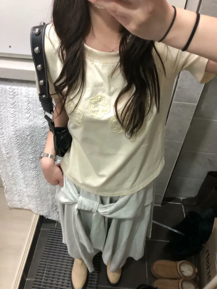 ailoolio1's tweet photo. 이 코디 보고 내 잊힌 그레이 미디스커드가 생각남..
이거랑 입어야겟다 구매~~!!
https://t.co/O6g4VkVuMV https://t.co/tchmSSS4xE