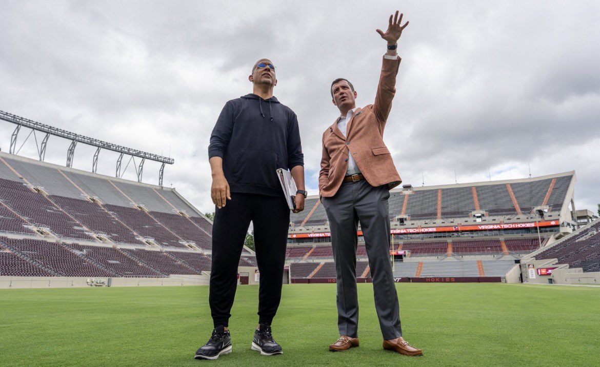 VT4L_Joe's tweet photo. How about we cover this whole thing with LED lights https://t.co/uOrGVe37Q7