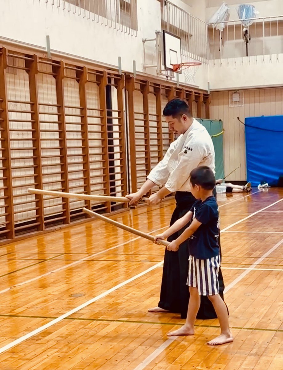 busenkai_jp's tweet photo. 2026/6/23 笄小学校

【剣術】
一-七之素振り
四方切

【杖術】
【素振り】
ー突之部ー　五本
ー打込之部ー
正面打込
連続打込
面打下段返
面打後突

六之杖

#岩間神信合氣修練会
#合気道
#笄小学校 https://t.co/me0e1e5AnK