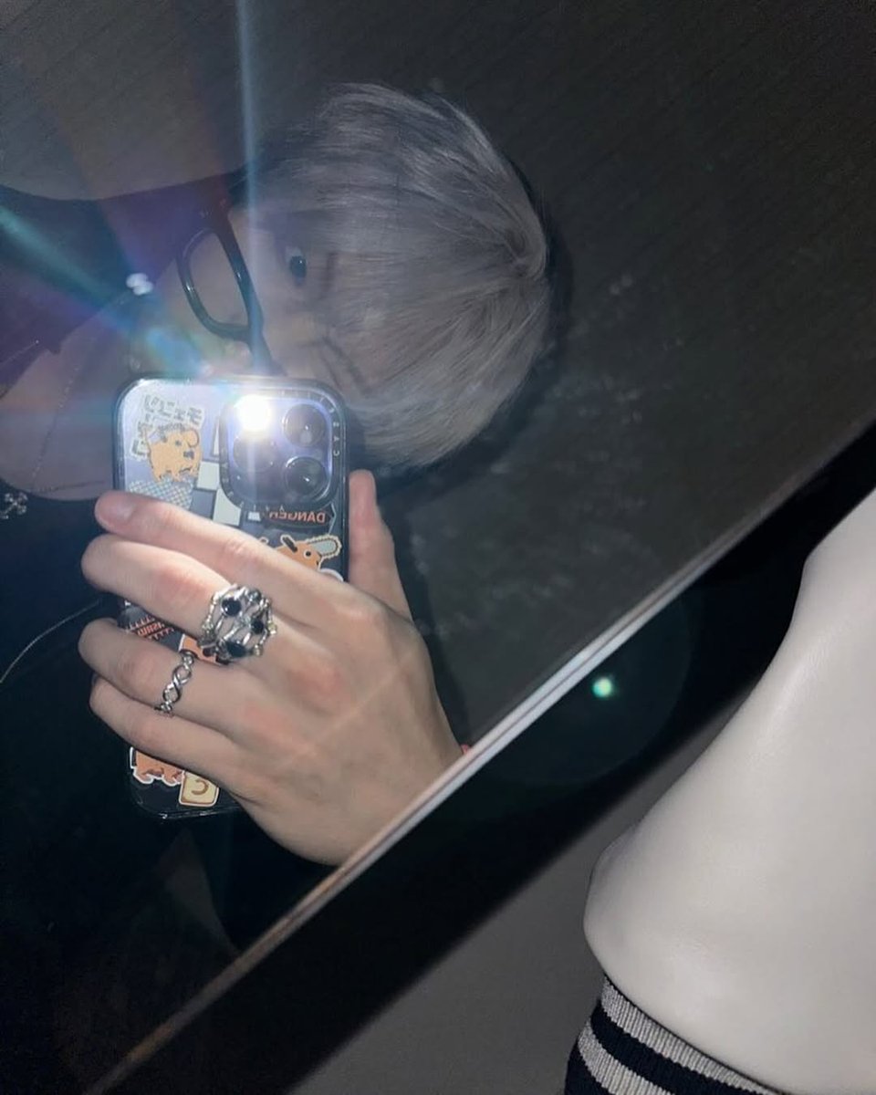 PARADOXarewe's tweet photo. 영호이형 따라하기 (블랙 버전)

#PARADOX #패러독스 #MINWOO #민우 https://t.co/dl92oQQjt7