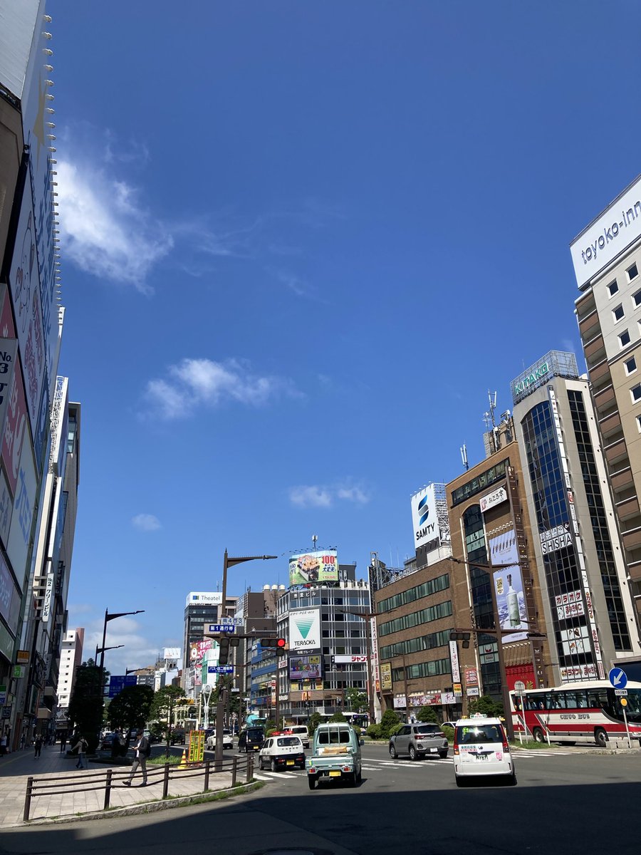 gold_crowd's tweet photo. おはようございます！
ゴールドクラウド事務局です🟡

【本日の上から名古屋】改め
【社員旅行 in 北海道】2日目 with
ゴールディー＆クラウディ―🐿️🐿️
本日の札幌のお天気　☀️
昨日とは打って変わって、
スッキリ晴れた良いお天気です✨

札幌に滞在中ですが、
本当に素敵な街ですね☺️
見るべきものも食べるべきものも
たくさんあって時間が足りません👀

6月24日は「林檎の礼拝日」🍎✨
ニュートンがリンゴの落下から
法則に気づいたように、
私たちは身近な社会課題から
社会インフラへの投資という
持続可能なサイクルを導き出しました🍏

日常の課題を未来の価値へ変えるため、
今後も知恵を絞りつつ事業を推進します🫡

#企業公式が毎朝地元の天気を言い合う