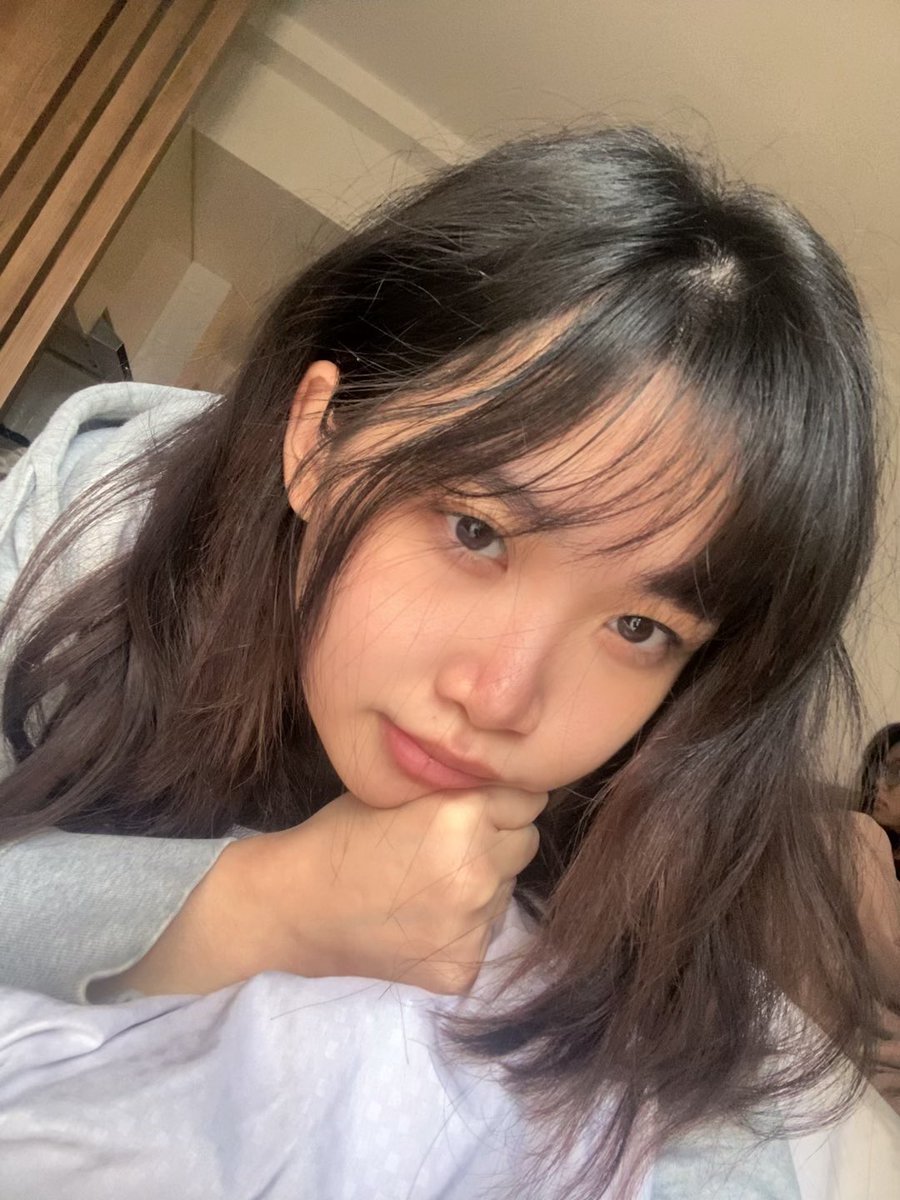 poepoemari's tweet photo. Baru bangun 🥲
Met pagii! 
Rambutnya masih kayak singa huheuehu https://t.co/NaTDMRUoxu