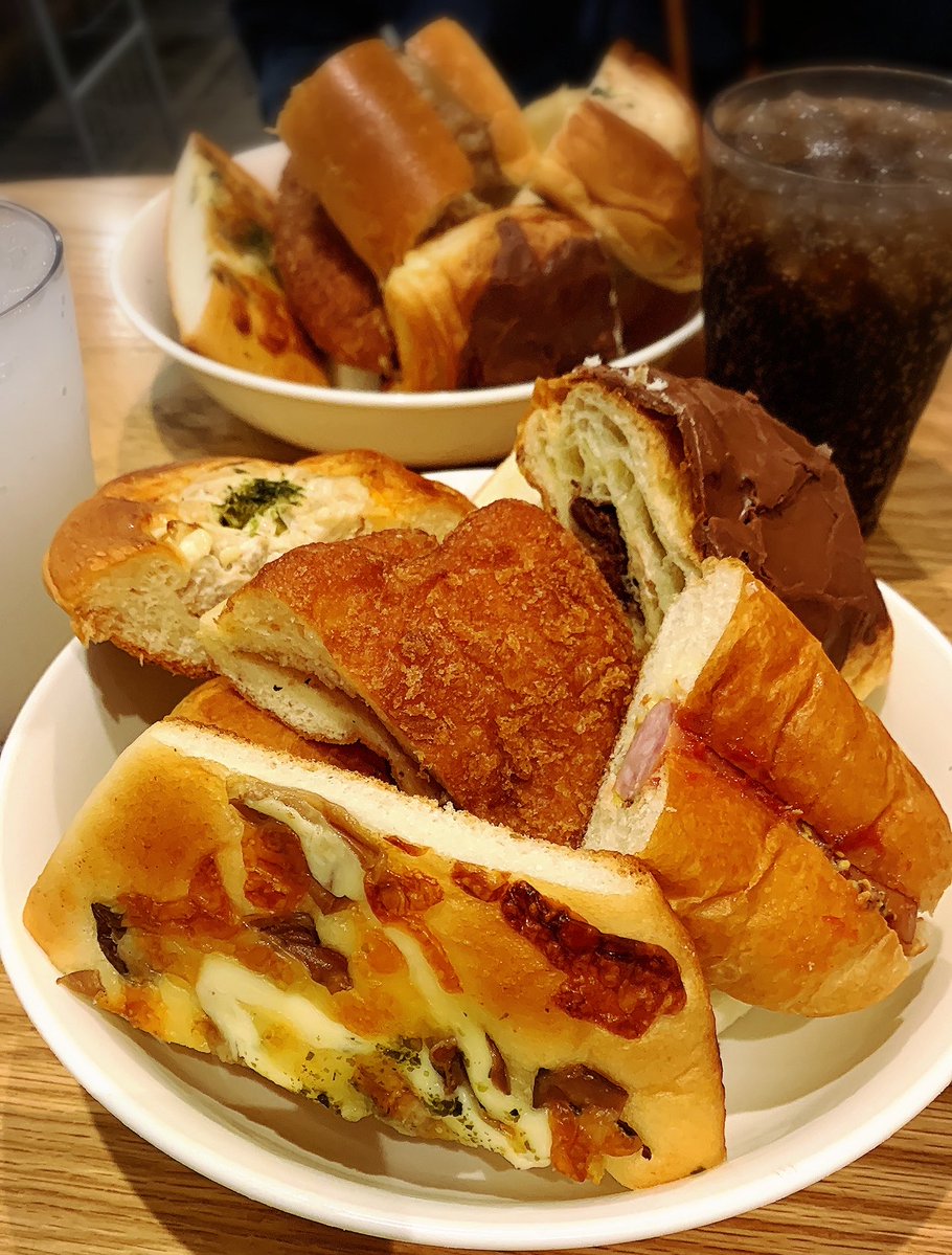 cosplayer_KID's tweet photo. トミーズでモーニング☕️ https://t.co/3CNbhBzsY4