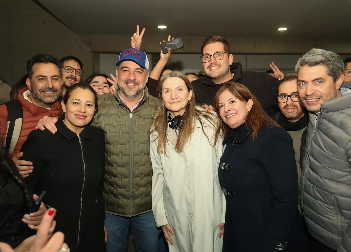 MatiasStevanato's tweet photo. Felicitaciones a Adriana García y a todo el equipo de Encuentro Plural por el triunfo obtenido en las elecciones de la Universidad Nacional de Cuyo. 

La comunidad universitaria ha expresado una clara voluntad de renovación y de dar vuelta la página, abriendo una nueva etapa institucional.
 
Este resultado también invita a reflexionar sobre una demanda presente en Mendoza: la necesidad de nuevas miradas, nuevos liderazgos y nuevos desafíos.