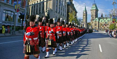 dpmont0407's tweet photo. Another thing that irks me about this is it looks like they said "Oh we need an honour guard to welcome the Croatian PM" and ran over to NDHQ and asked who was available and got a motley hodgepodge of soldiers, sailors and airmen. They are in Ottawa and could have called on the Governor General's Foot Guards or the Cameron highlanders to provide a uniform body of soldiers.