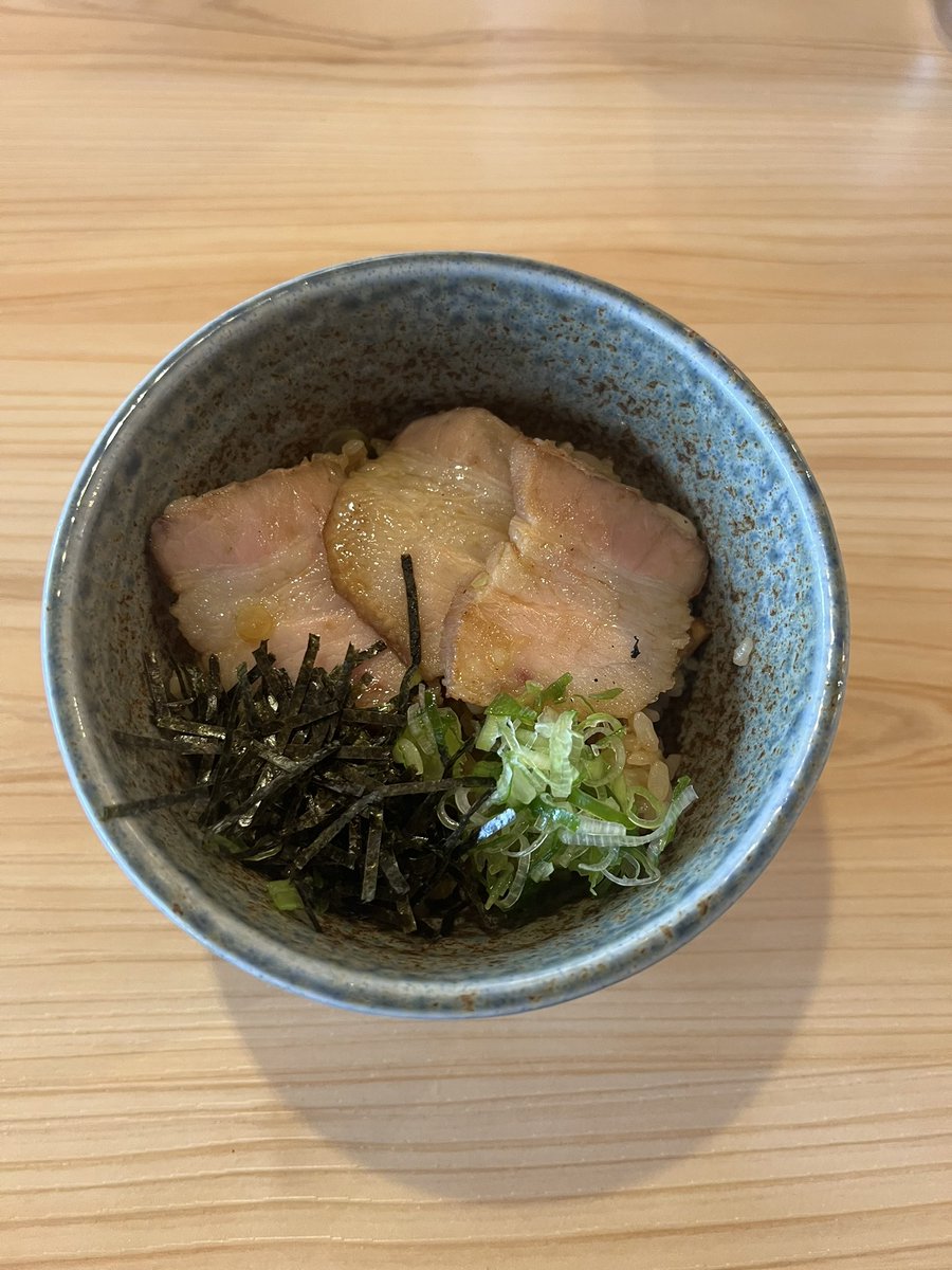 InbesutavV's tweet photo. 毎日沢山の御来店誠に有難う座います！
本日6／24(水)
今日は曇り空で涼しくラーメン日和です♪
夜営業は雨☔が降りそうです。
営業は11:30〜15:00LO
夜営業17:30〜21:00LO
本日も最高のラーメンで
お待ちしております🍜

#大阪ラーメン
#堺筋本町ラーメン
#ramen
#大阪新店
#麺やずずずいーと https://t.co/ZGE9GKPyAS