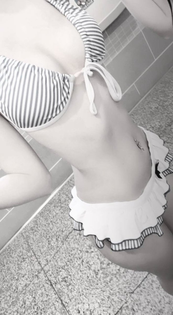 blurrdoll's tweet photo. bikini season https://t.co/YtkD43afqN