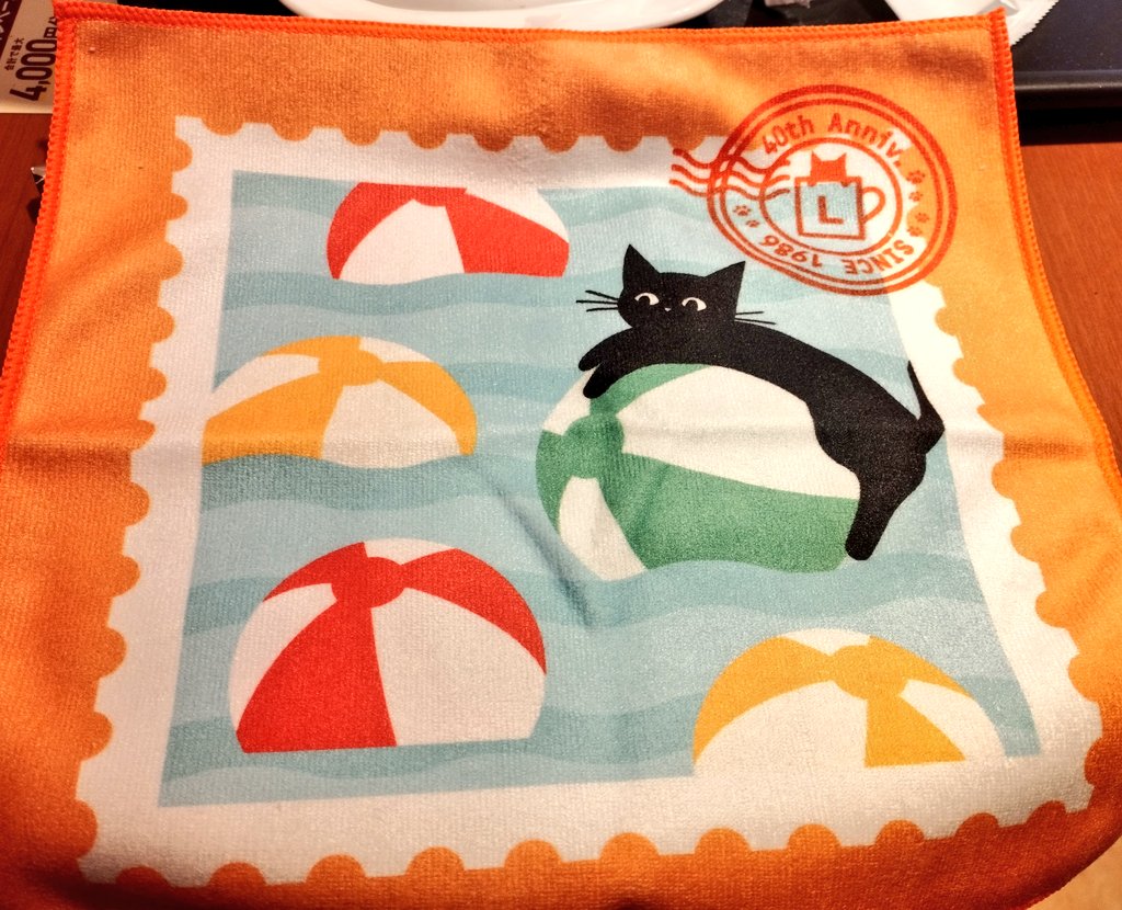 tidy_cafe's tweet photo. 【ゆる募】ベローチェ黒猫ハンドタオル交換
【譲】ビーチボール
【求】クリームソーダ
お店のお客様で被った方いらしたら、ご来店の際に交換してくださいませんか。コーヒー（または紅茶、ほうじ茶）ごちそうします。郵送等する時間が取れないので上記方法のみで…。 https://t.co/D1KoodX8bx