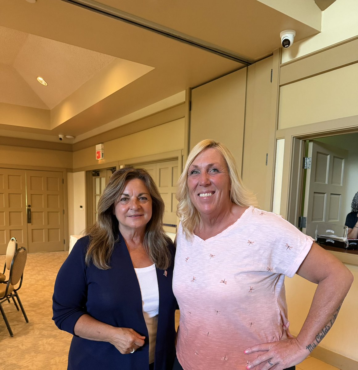 KathyZanderIL's tweet photo. Tonight, I had the opportunity to attend the Bloomingdale Township Republican Party meeting and spend time talking with fellow Republicans about the issues that matter most to DuPage County and the future of our communities. @DuPageCountyGOP #DuPageCounty 🇺🇸 https://t.co/87JJdEEk3z