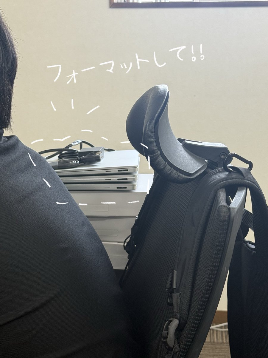 eaccess2006's tweet photo. ＼今朝の社長ミッション：PC初期化🖥️/
社長から「社内のノートPC全部フォーマットして」と直々の指示が...！
とはいえ私は【迅速・正確に】X を更新する任務があるので、
隣の同期を全力で応援中🔥
同期よ、頑張れ..！
水曜日もよろしくお願いします🤝
#おは戦
#企業公式夏のフォロー祭り
#企業公式 https://t.co/U4UZZeWozF