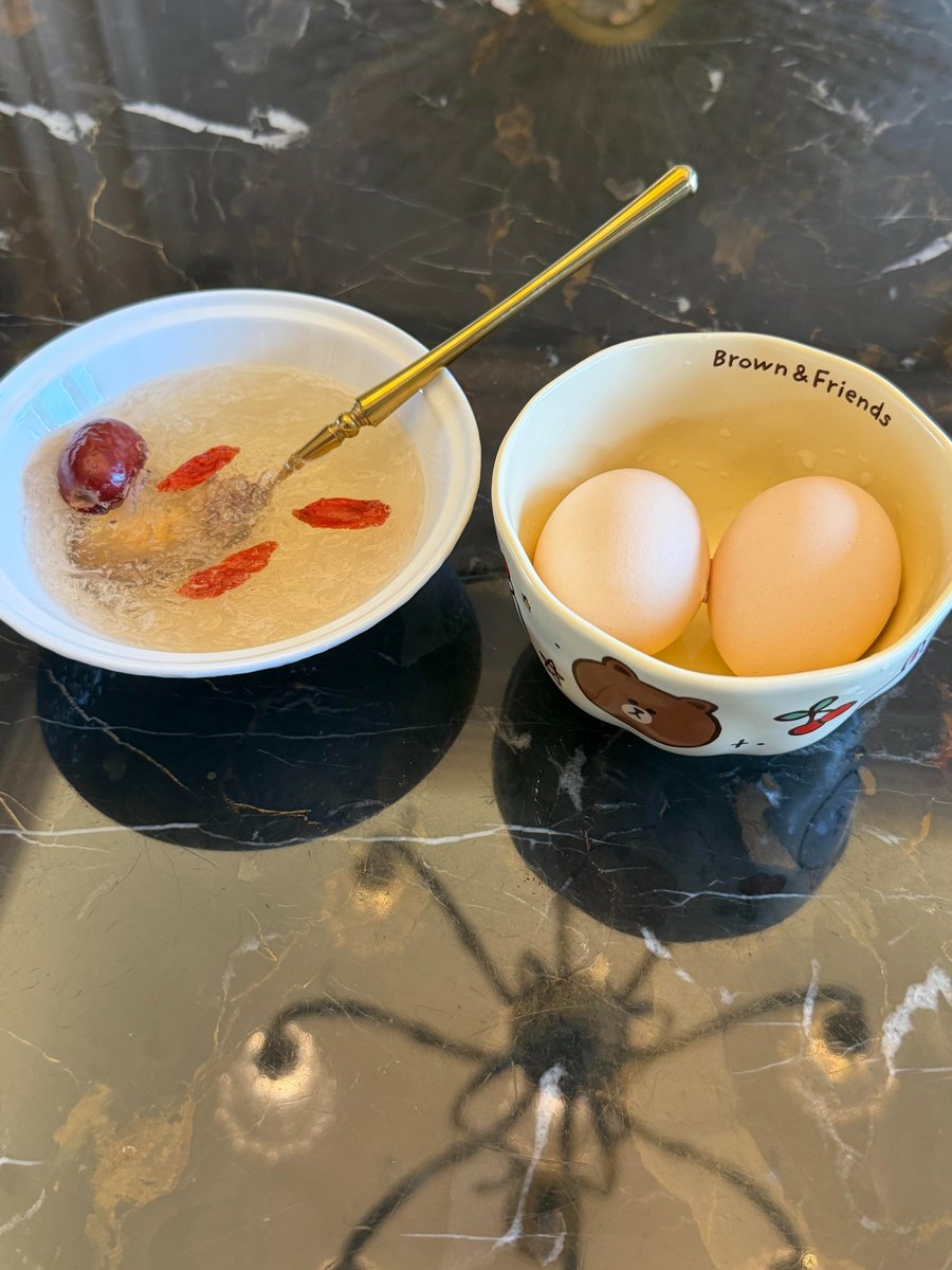 babuehler's tweet photo. 今日早餐｜减肥期也要好好吃🥣
银耳红枣枸杞汤 + 双水蛋
清甜又满足，早安呀～
#早餐记录 #减肥早餐 #好好吃饭 https://t.co/TTnDbUMoYk