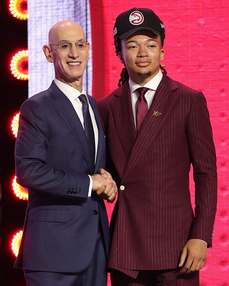 ATLHawks's tweet photo. He's a Hawk ‼️ https://t.co/Q6XIRtEMjw