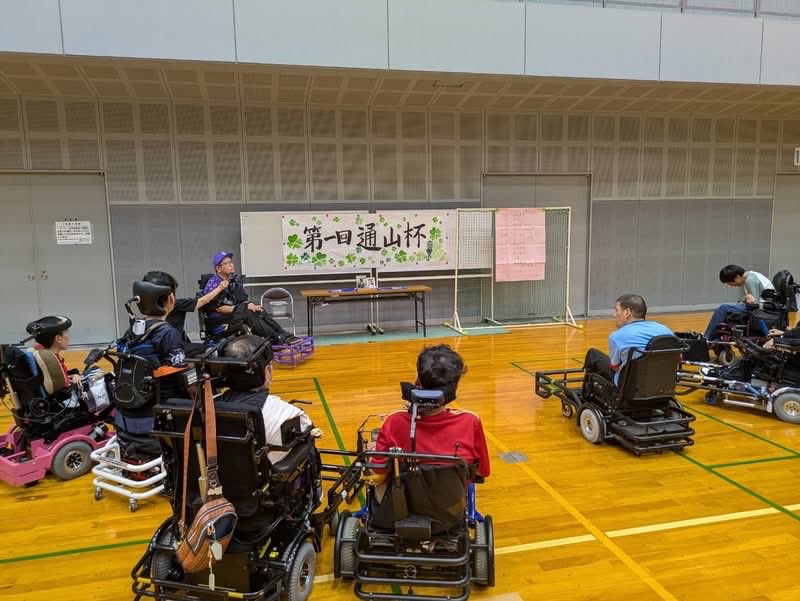 nanche_k's tweet photo. 6月13日(土)
広島市佐伯区スポーツセンター

第1回 通山杯🏆に参戦🔥

昨年夏に亡くなられた通山賢一氏の名を冠したこの大会、
 #電動車椅子サッカー の普及に全力を注ぎ、選手間の交流を��よりも大切にされていた通山さんの想いを受け継ぐエキシビション大会として今回初開催🎉

 #powerchairfootball https://t.co/Vfapx33AUB