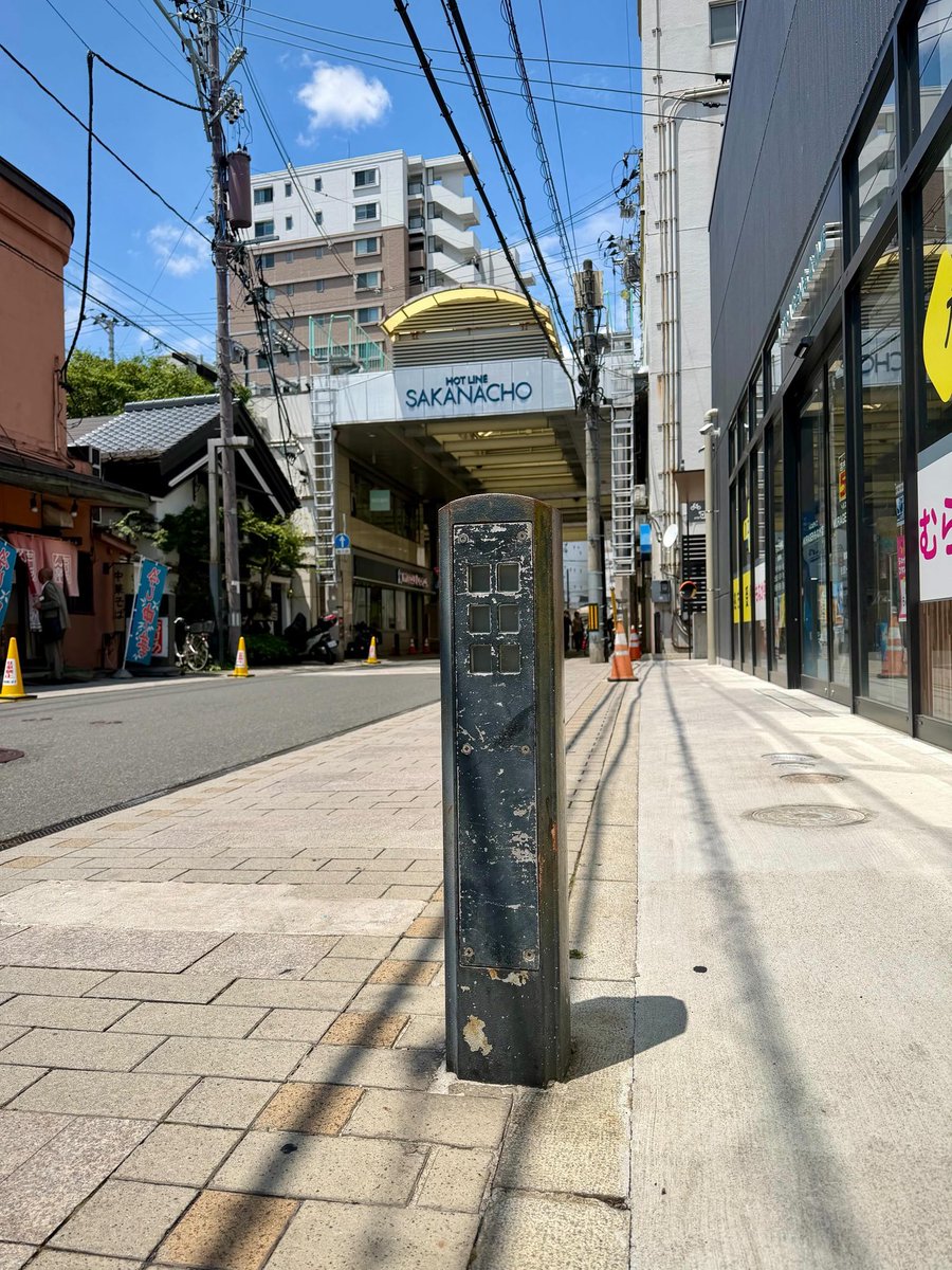 iwachu_staff's tweet photo. 盛岡の肴町アーケード付近に点在する、こちらの車止め、実は岩鋳で製造させていただきました。

そのほとんどは年季が入っておりますが、それだけ長く街を見守っているということ。

大変光栄に思います😊

#岩鋳 #iwachu 
#南部鉄器 #盛岡 
#実は岩鋳 https://t.co/P01VDsrrJY