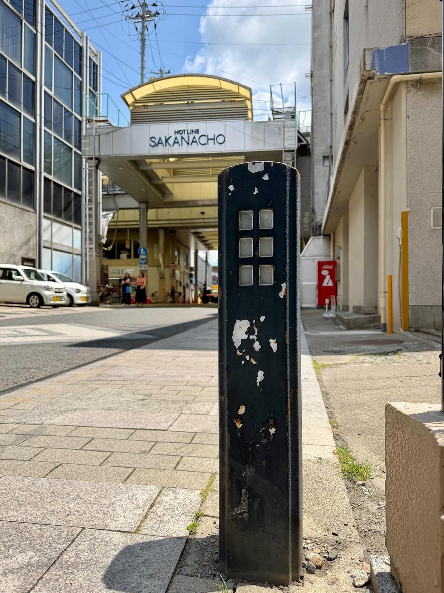 iwachu_staff's tweet photo. 盛岡の肴町アーケード付近に点在する、こちらの車止め、実は岩鋳で製造させていただきました。

そのほとんどは年季が入っておりますが、それだけ長く街を見守っているということ。

大変光栄に思います😊

#岩鋳 #iwachu 
#南部鉄器 #盛岡 
#実は岩鋳 https://t.co/P01VDsrrJY