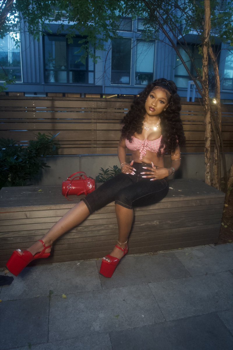 1realcourtney's tweet photo. The 🍒 on 🔝 https://t.co/Chj9Cgetly