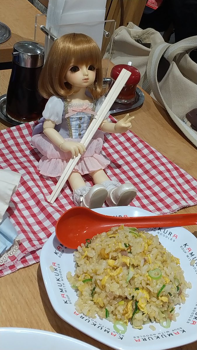 sharrywest's tweet photo. 神戸お出かけとすみかでの撮影の後は大阪に戻ってラーメン屋さんで夕食を。
先に準備しておいて、注文の品が来たらパッと出して即撮影そしてしまってから冷めないうちに美味しくいただきました。
ご馳走さまでした。 https://t.co/20OLkmrWS2