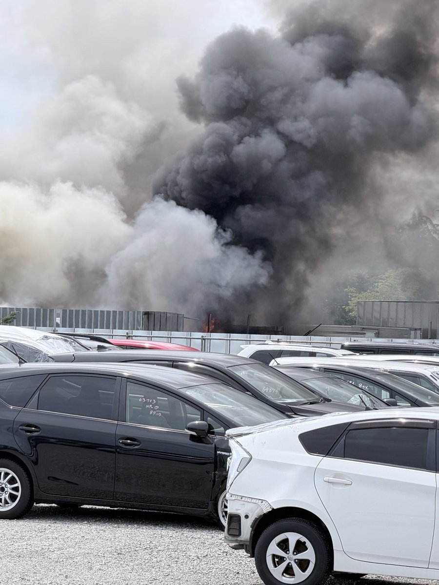 ken19741230's tweet photo. 隣が火事なんやが‥ https://t.co/BtzwCNn8sp