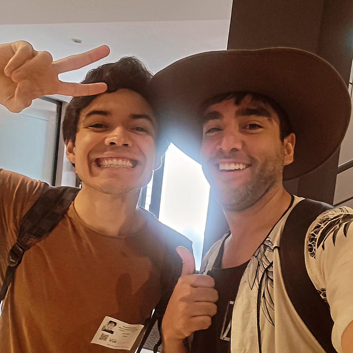 RedShockInc's tweet photo. Me encontré a un Alain Peñaloza salvaje!! Que gusto ver a otro compañero haciendo #doblaje de tan buena calidad 👌

#actordedoblaje🎙️ #acting #selfie https://t.co/xzwtcEh2lI