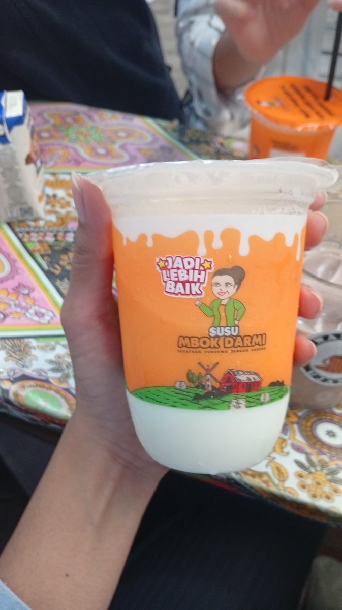 NarendraDevvv's tweet photo. dulu selalu pesan yang biasa, sekarang beralih ke less sugar sejak tahu ada pilihan sugar level di susu mbok darmi. ternyata tetap enak, malah jadi lebih nyaman diminum setiap hari.

#JadiLebihBaik https://t.co/ynI12Z5t2Y