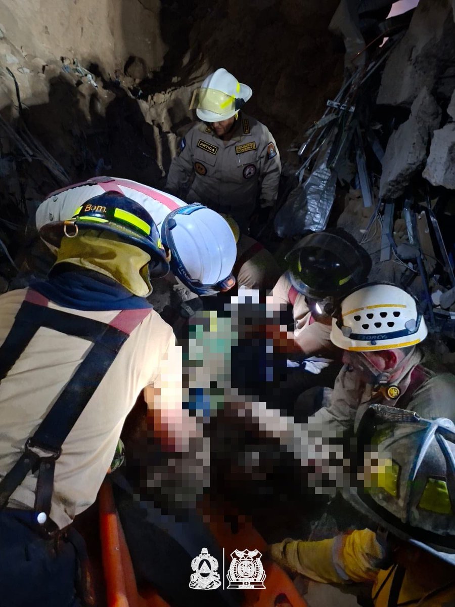 BomberosHn's tweet photo. 🚨Confirmamos el hallazgo y la recuperación de un cuerpo del sexo femenino correspondiente al nombre de Claudia Suyapa Garay de 46 años, la cual quedó soterrada en una bodega ubicada en las inmediaciones del anillo periférico de la capital.

Seguimos trabajando en la búsqueda. https://t.co/UlLBi9I7h5