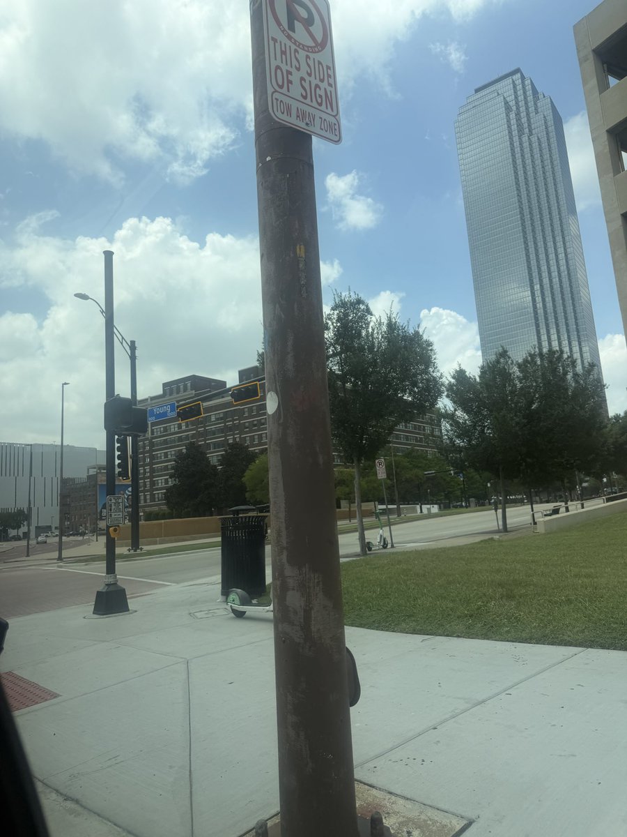 anshikindacool's tweet photo. literally cannot get over dallas, texas 🥹breathtaking city ♥️ https://t.co/MdwhLmcZp9