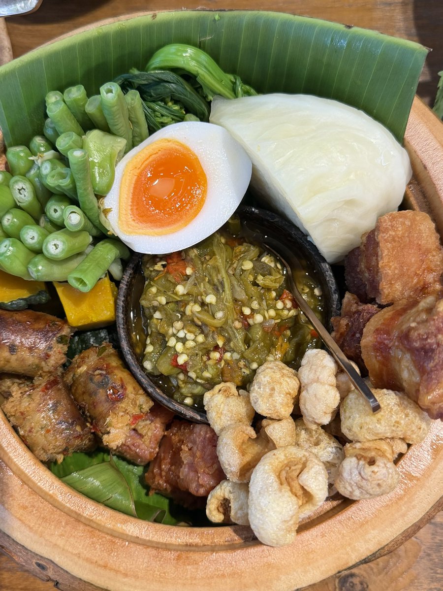 Peukamon's tweet photo. ร้านคำปอย อาหารอร่อย บรรยากาศดี บริการเยี่ยม 3 ผ่านเลยครับ #เทรนด์วันนี้ #อร่อยบอกต่อ #อาหารเหนือ #เชียงใหม่ https://t.co/JibLNlSBDq