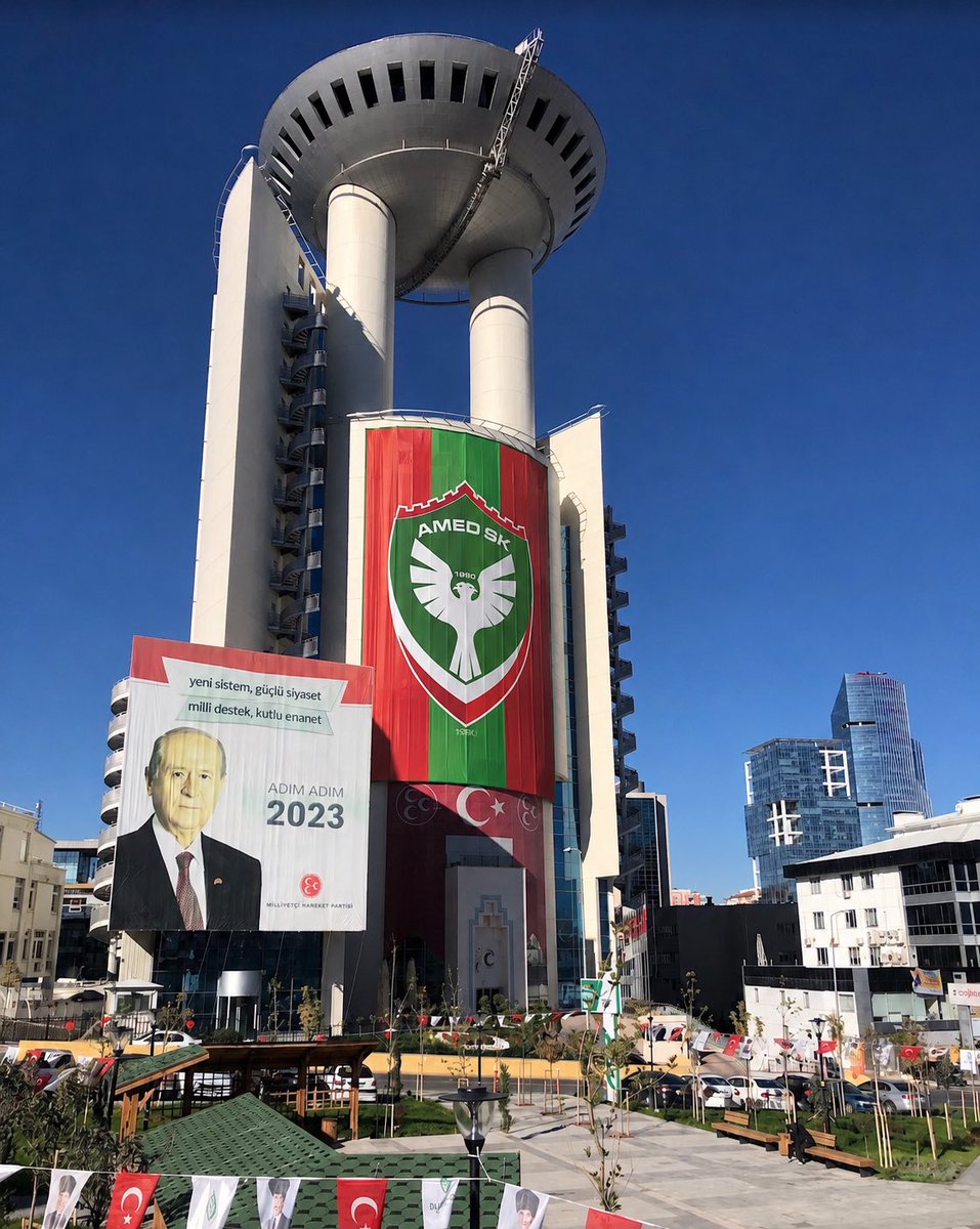 soricezCCC's tweet photo. Sayın bahçeli Türk milleti köprüye asılan Am** spor bayrağına tepki veriyor. 

Mhp genel merkezine Am**Spor bayrağı asta hainler kudursun. Tarihe not düşmüş olursun. 
Kurucu Önder Apo da sevinir. 
@dbdevletbahceli @Yildiraycicek9 @PervinBuldan https://t.co/QPOSiLmgQ4