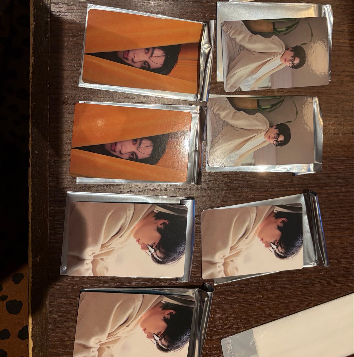jjtmk5's tweet photo. 本田響矢 ファンミ トレカ 交換

【譲】画像のもの

【求】トレカ→黒服のもの、腕組んでいるもの
アンブレラマーカー→あひるちゃん

本日2部おります。
会場付近におりますので、手渡し交換希望です。
お心当たりのある方はリプライお願いいたします。 https://t.co/dzMoIXj6NV