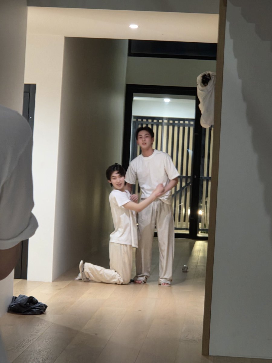 thesunghoonland's tweet photo. 260624 | WEVERSE

#SUNGHOON’s birthday greeting for #SUNOO 🌟: Sunoo-ya happy birthday! 🎂
(EAT SLEEP EN DIVE behind-the-scenes)

#엔하이픈_성훈 #성훈 #SUNGHOON 
#ENHYPEN_SUNGHOON #SunghoonLand 
@ENHYPEN @ENHYPEN_members https://t.co/9nzmUTm8R6