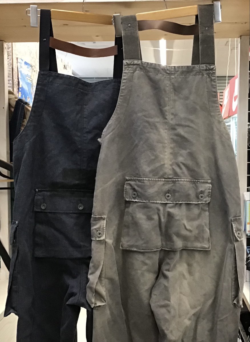 toretoru_f's tweet photo. Nigel Cabourn LYBROの名作オーバーオール入荷！🔥
王道インディゴデニム✨
タフなコットンキャンバス✨
どちらもヴィンテージ感満載で、Tシャツ1枚と合わせたい最高のワークウェアです👍😎
ぜひ店頭でご覧ください♪
#とれとる米原店
#古着 https://t.co/nvj3MoAjSY