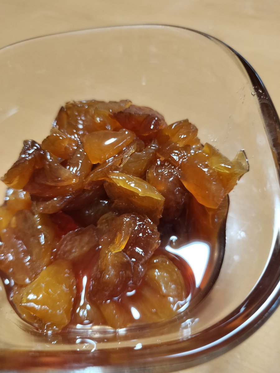 acchan_3's tweet photo. ���ちぼちかな〜っと
#サクランボ 🍒の取出しへ
琥珀色の #果実酒 が出来ました😁
そして果肉は種を覗いて甘露煮的に〜ヨーグルトと一緒に頂くよ https://t.co/Be80vNGntZ