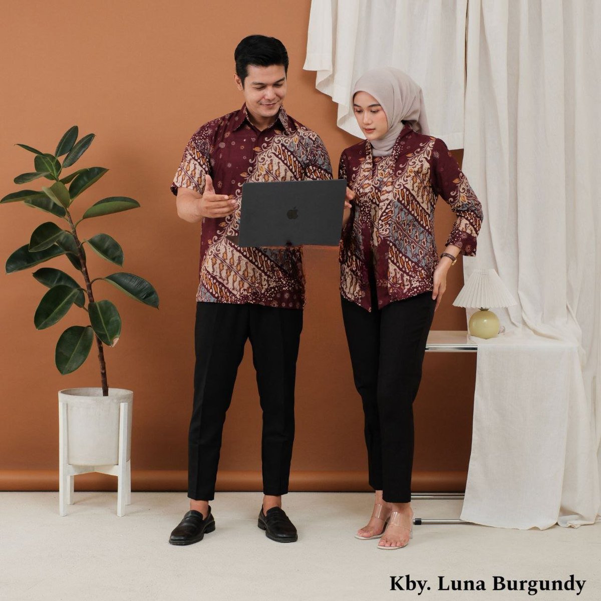 lindi242's tweet photo. @unicefess yuk guys batik pekalongannyaa, bisa pesan buat seragaman juga lohh.. pilihan motif banyak 
📢 Saluran WhatsApp:
🔗 Ikuti saluran L's Catalog di WhatsApp: https://t.co/YRI7A6AVB8…

📞 Pemesanan &amp; Konsultasi:
https://t.co/wr1y4gfraJ https://t.co/S2sgn8eiLd
