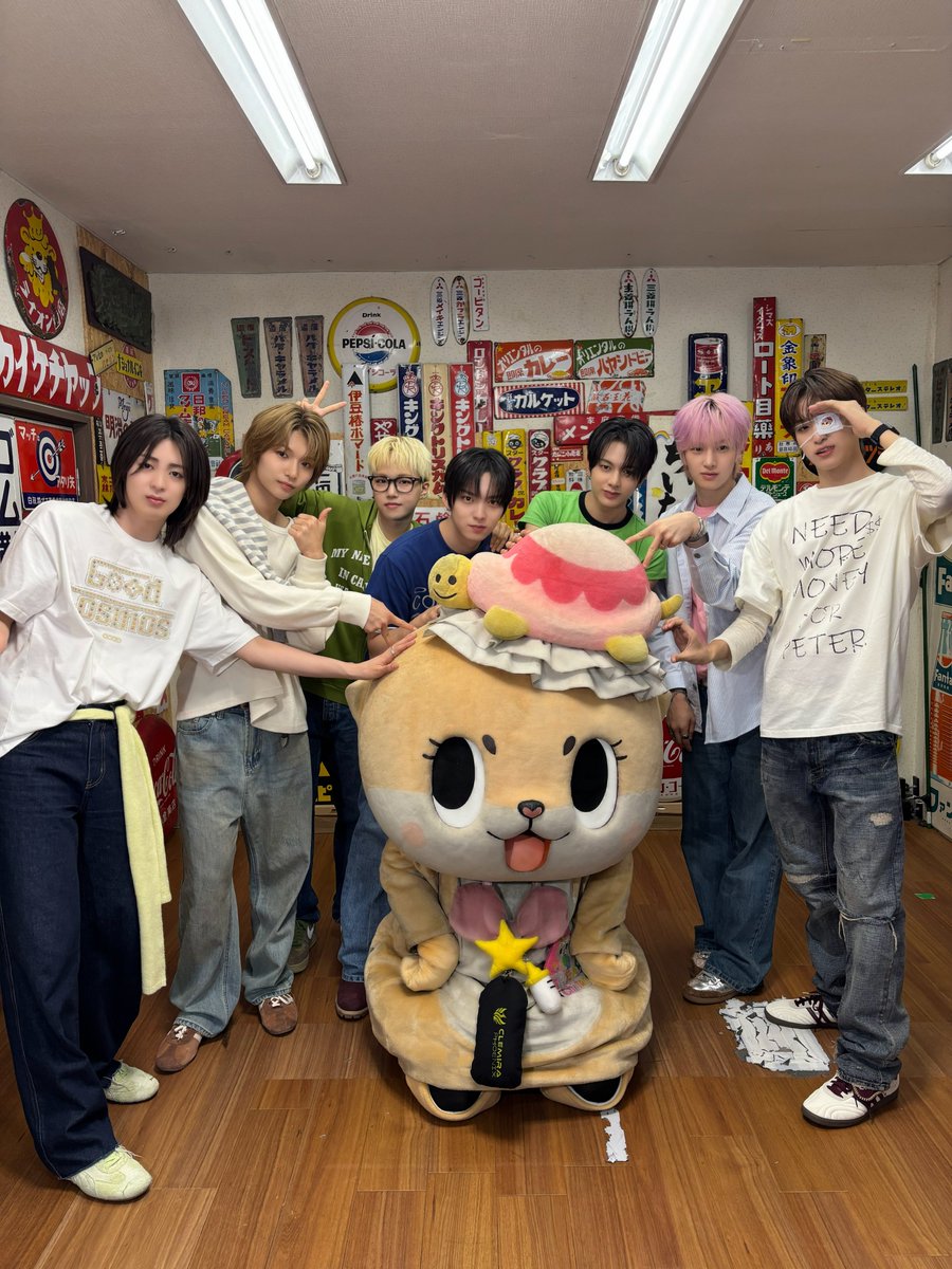 NAZE_JPN's tweet photo. [📸]

NAZE Debut Showcase
‘THIS IS NAZE’ で
1日マネージャーを務めてくれた
ちぃたん☆と記念写真📷✧˖°

コンテンツも要チェック!!

TikTok
🔗 https://t.co/BttFLiRKHR

🔗 https://t.co/HQND5JHMVR

Instagram
🔗 https://t.co/AJknP4Z42Q

🔗 https://t.co/YpbAS7OHf0

#ちぃたん
#NAZE #ネイズ #네이즈
