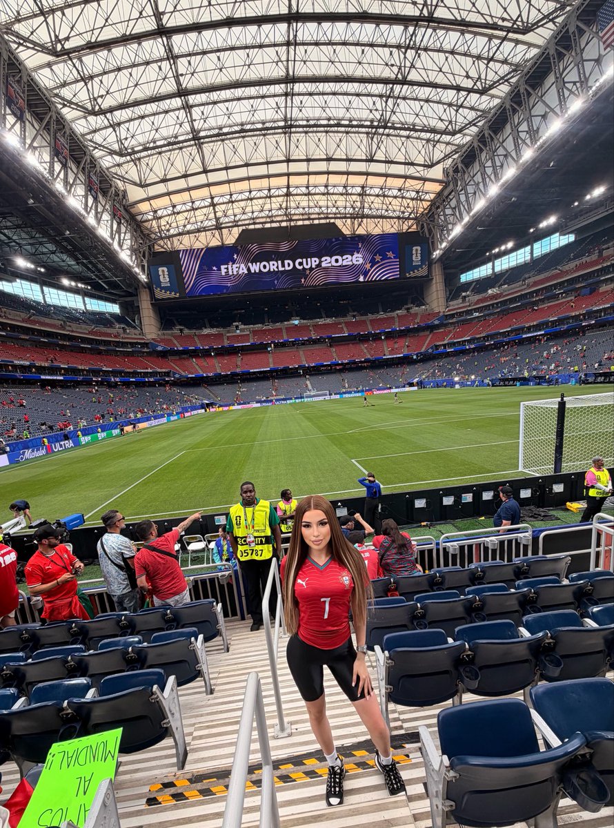 iw0uldha8me2's tweet photo. #FIFAWORLCUP #frontrow https://t.co/NudhFlphE9
