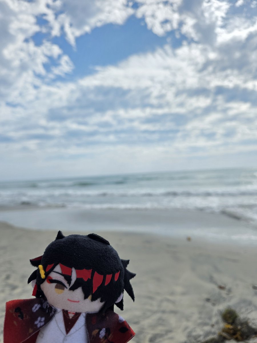 CastleGarden29's tweet photo. Took mipape with me on a hike!
#nijipuppet #voxakuma https://t.co/EkYZXm2tRZ