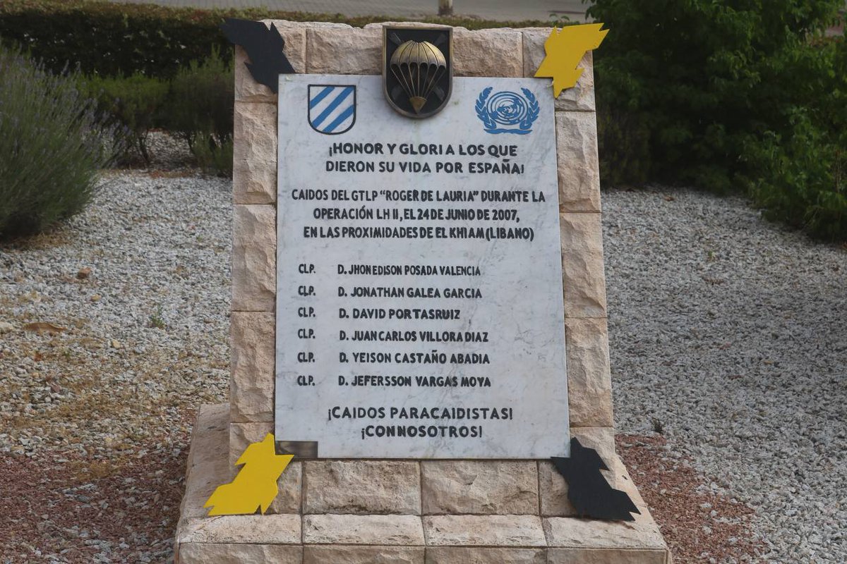 EjercitoTierra's tweet photo. #Taldíacomohoy junto a El-Khiam #Líbano, un IED se cobraba la vida de seis Caballeros Legionarios #Paracaidistas pertenecientes a la Brigada 'Almogávares' y desplegados en misión @UNIFIL_ Siempre en nuestra memoria ¡Dieron su vida por España! DEP. #EfeméridesEjército 🇪🇸 https://t.co/c5YDVunRpW