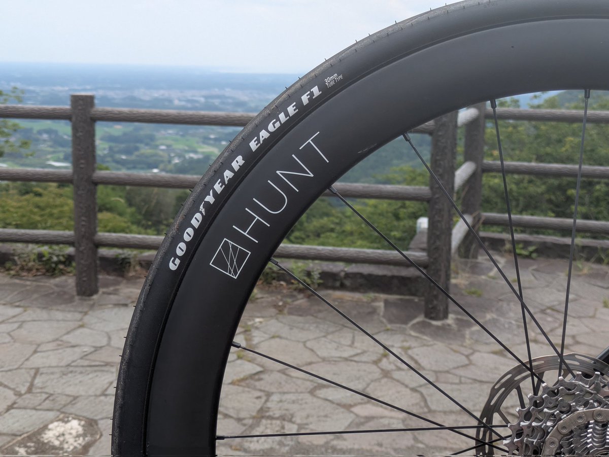 decayedaura's tweet photo. These tires make for a nice, cushy ride 😁 https://t.co/KbVi7F9yKA
