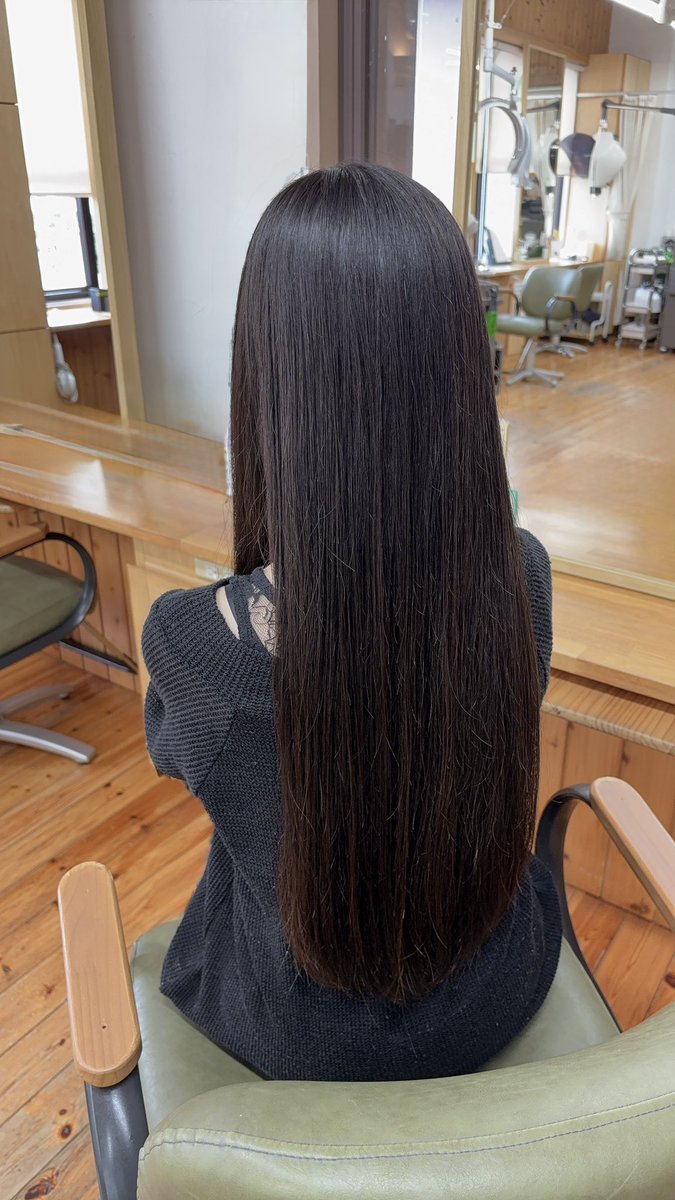 8_aYa_2's tweet photo. 髪めちゃんこ伸びた！
サラサラにしてもらった！ https://t.co/6TWUsY8wte
