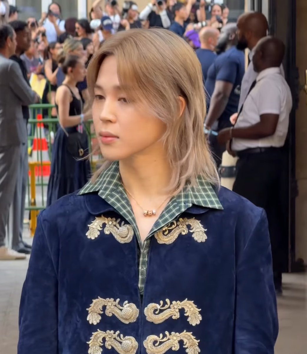 darlingsujim's tweet photo. A PRINCE https://t.co/3FGposZWfm