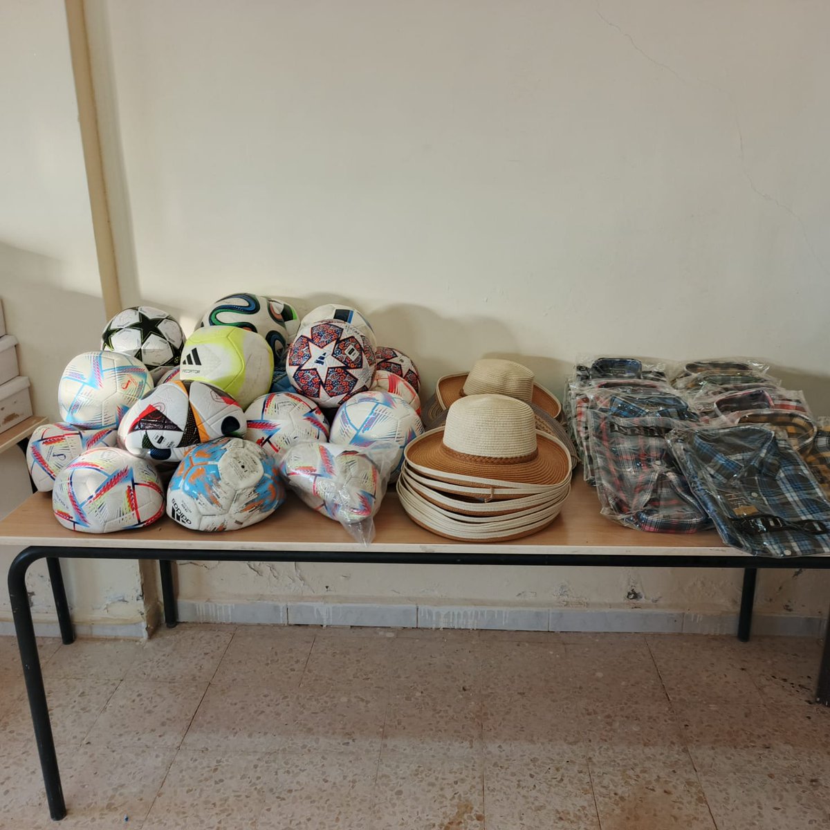 ClothingBank's tweet photo. 📍 المفرق | لواء الرويشد
يتواجد فريقنا اليوم وغداً في  جمعية سيدات الرويشد، لتنفيذ صالة متنقلة في مقر الجمعية، لخدمة نحو 300 أسرة  من منتفعي المعونة الوطنية والجمعيات الخيرية  من اهالي  المنطقة . https://t.co/GERhWWVIo5