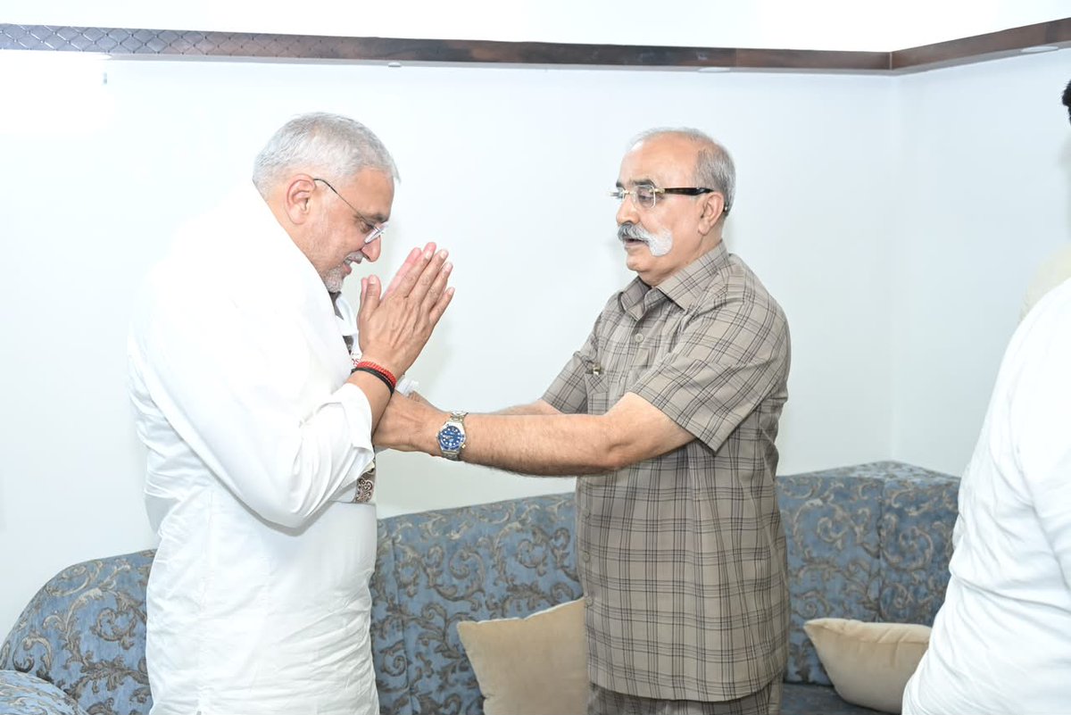 iJagdishBJP's tweet photo. પાયાના કાર્યકરો અને આગેવાનો સાથેનો સંવાદ નવી પ્રેરણા અને ઊર્જા આપે છે. 

નર્મદા જિલ્લાના થરી ગામ ખાતે પૂર્વ APMC ચેરમેન શ્રી વિક્રમસિંહ રાઠોડના નિવાસસ્થાને સ્નેહભરી શુભેચ્છા મુલાકાત લીધી. https://t.co/f3Shgr0XhT