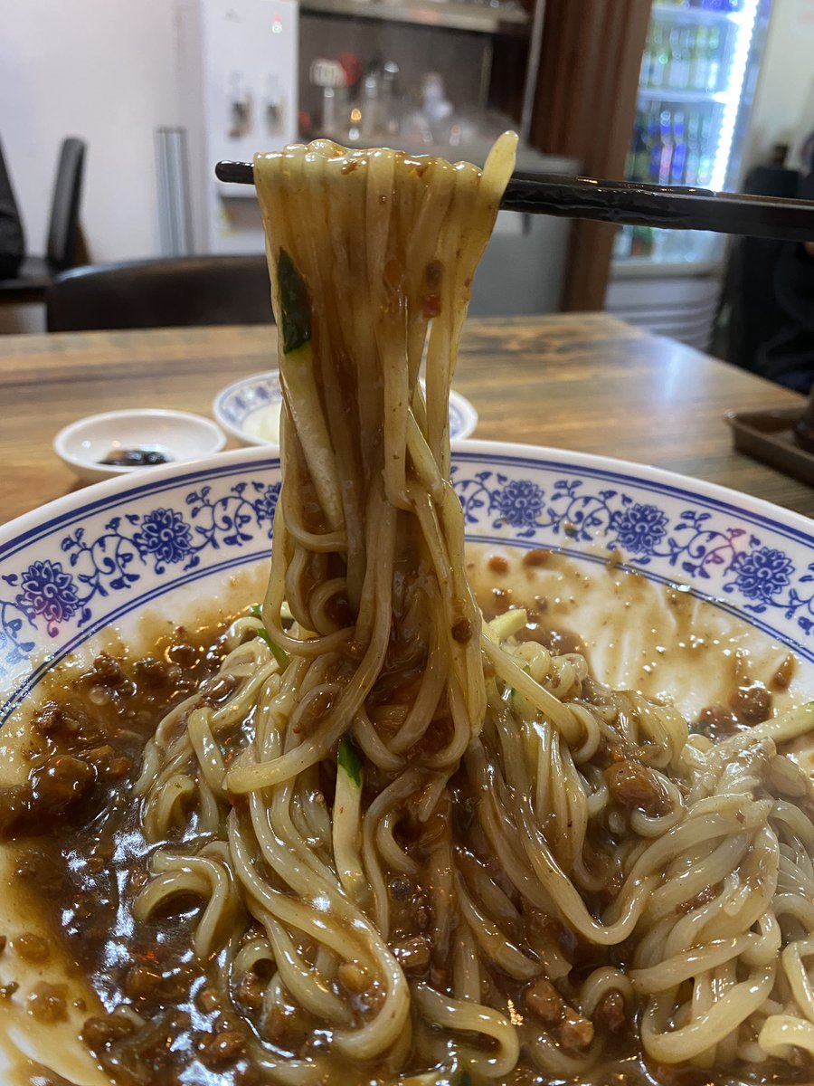mateatup's tweet photo. 짜장면 짬뽕 탕수육만 파는 중식집 https://t.co/UfpERjq8as