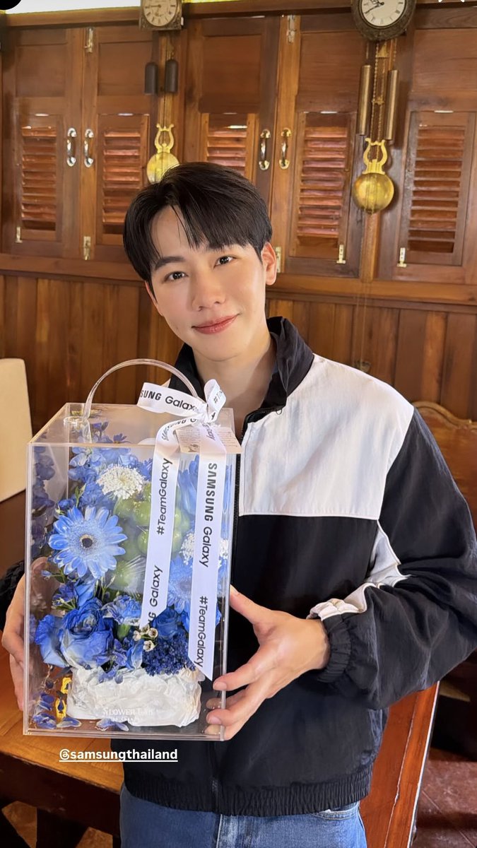 tanxthai's tweet photo. ครูพละที่พึ่งบรรจุ                  ครูพละที่อยู่มาแล้ว 7 ปี https://t.co/OPFFu8XO93