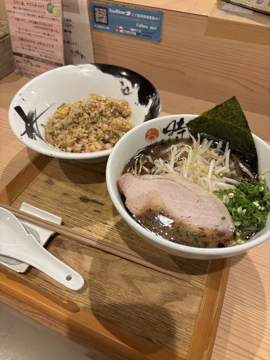 _shigure_490's tweet photo. 明日より提供します！
ラーメン40食程度
今回は追加トッピングはありません。
チャーシューは専用のロースの焼豚です、無くなれば通常の低温調理ロースになります。

炒飯は夜限定にさせて下さい🙇
セットだと量が多いので麺少なめ等で調整可能、また炒飯はシェアや炒飯のみの注文も可能です！ https://t.co/Kb17LOGimo
