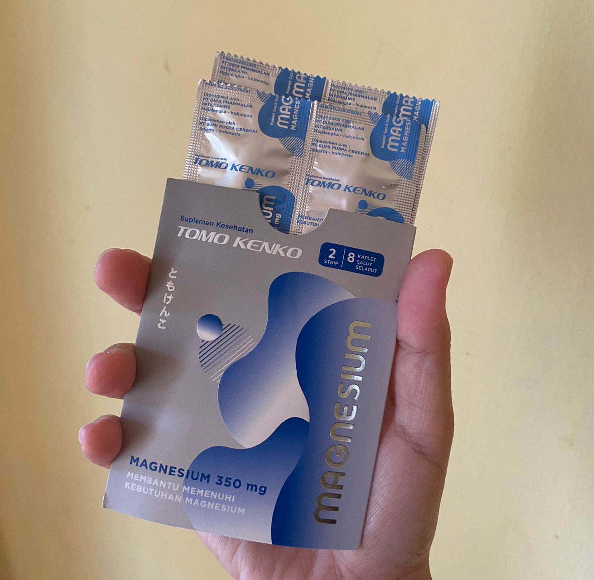 shopp_handeu's tweet photo. SUMPAHH INSOMNIA GANGGU BANGET 😭😭😭

apalagi pas besoknya weekdays, harus bangun pagi tapi malemnya malah nggak bisa tidur sama sekali😫

dan anehnya capek tapi tetep nggak ngantuk… until i finally found a solution✨ https://t.co/NKWcEbcI1J