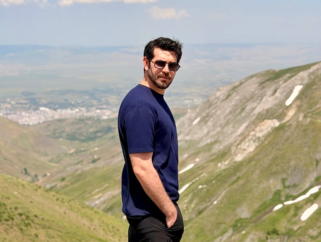 editdelilim's tweet photo. Sabah sabah bu ne güzel bir sürpriz böyle 
#BarışBaktaş ve Kurtik Dağı 🌋🔥 https://t.co/cRNepUKn6G