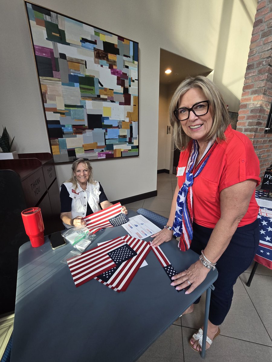 ARWomen's tweet photo. A great night in Ahwatukee is underway! https://t.co/b9tHKmu7OB
